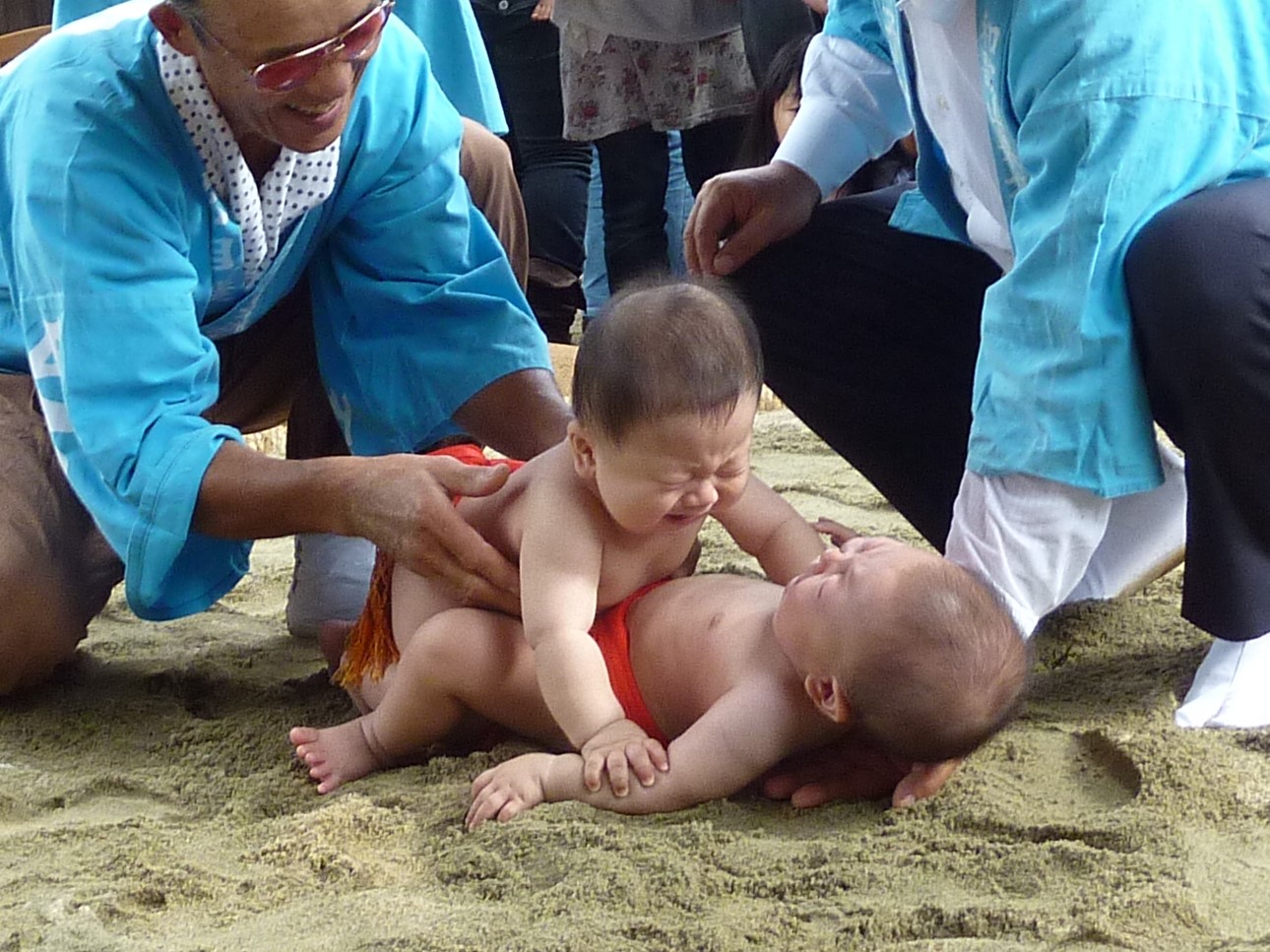 山路王子神社の奉納花相撲（泣き相撲）
