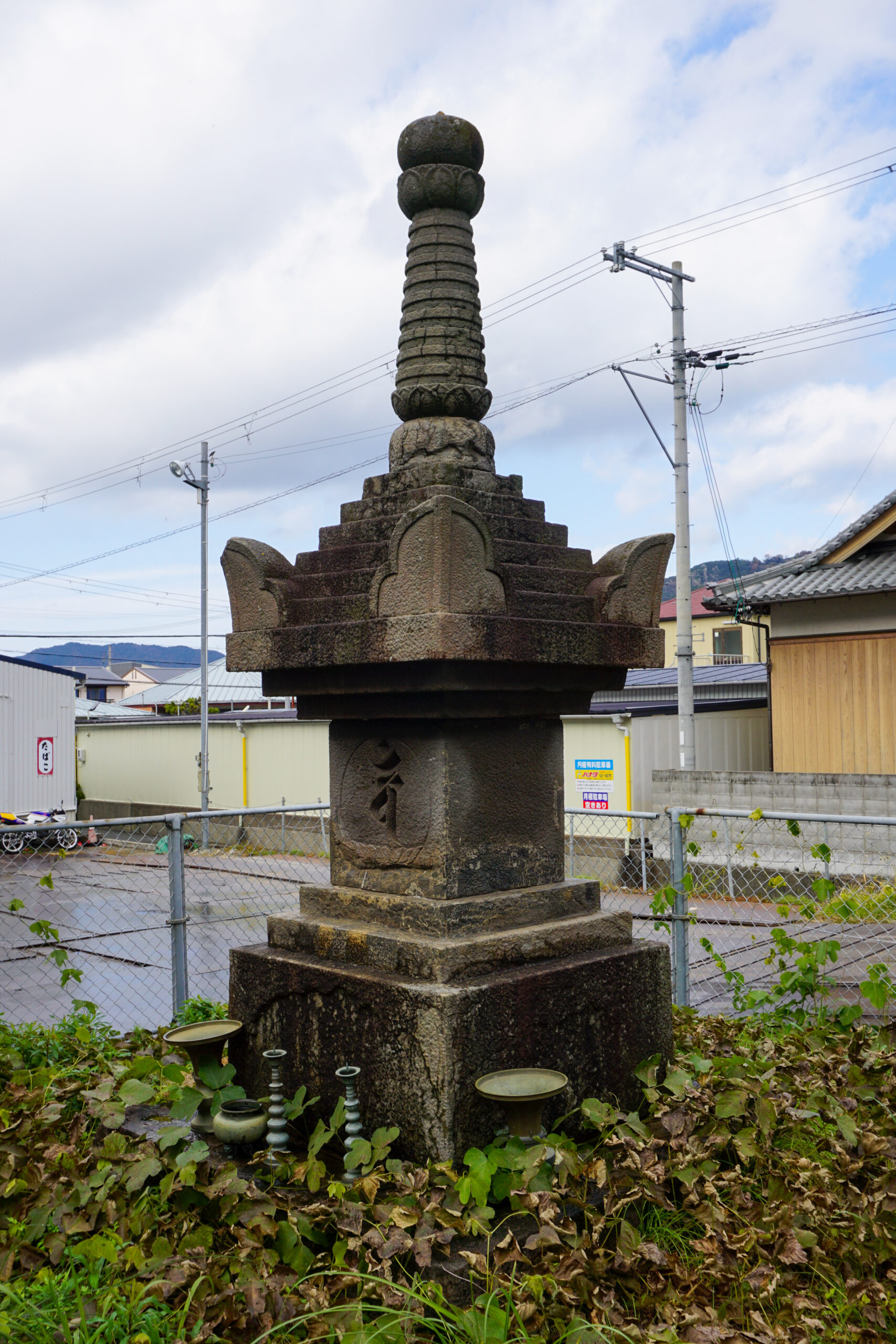 野田の宝篋印塔