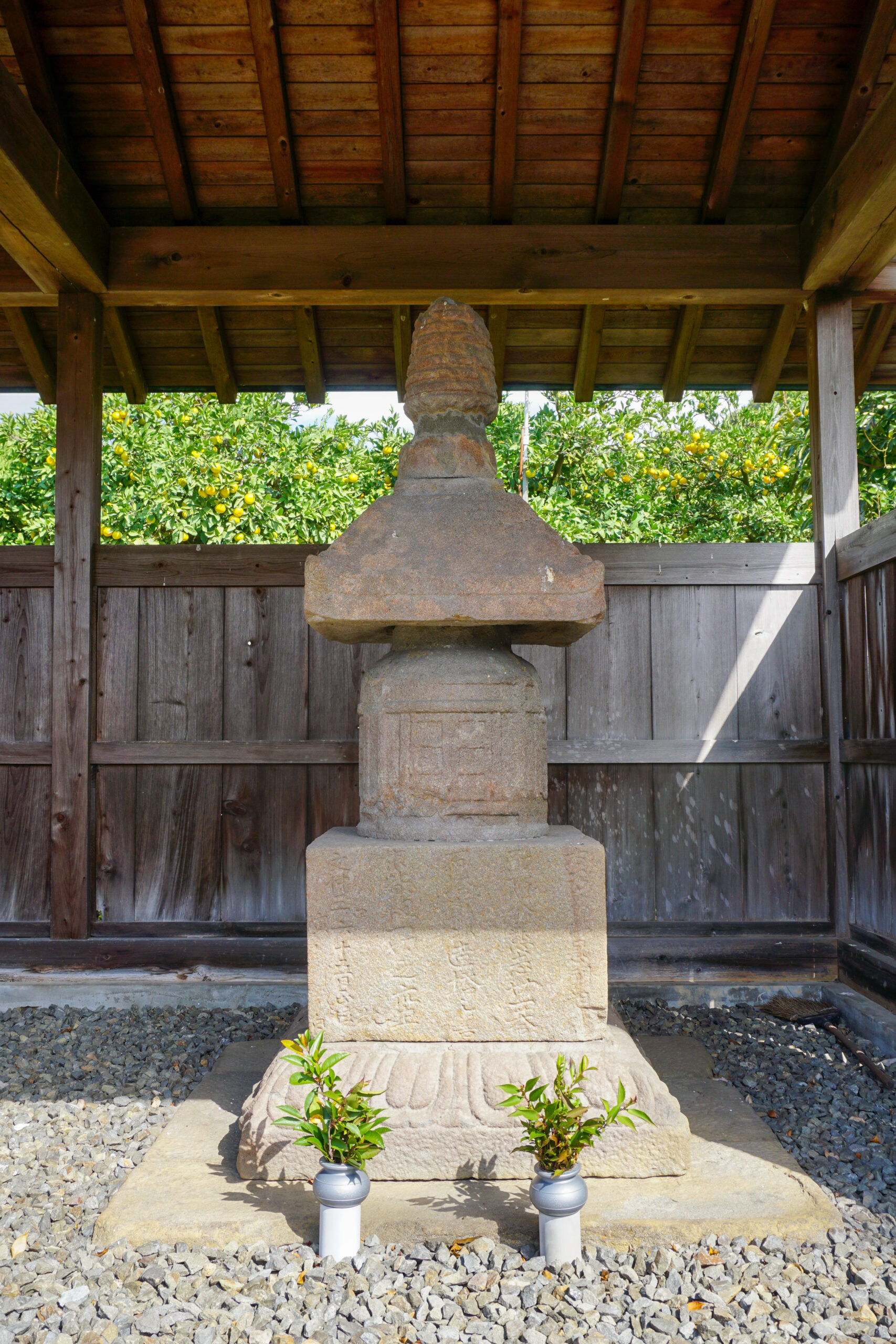 奥の宝塔及び宝篋印塔2