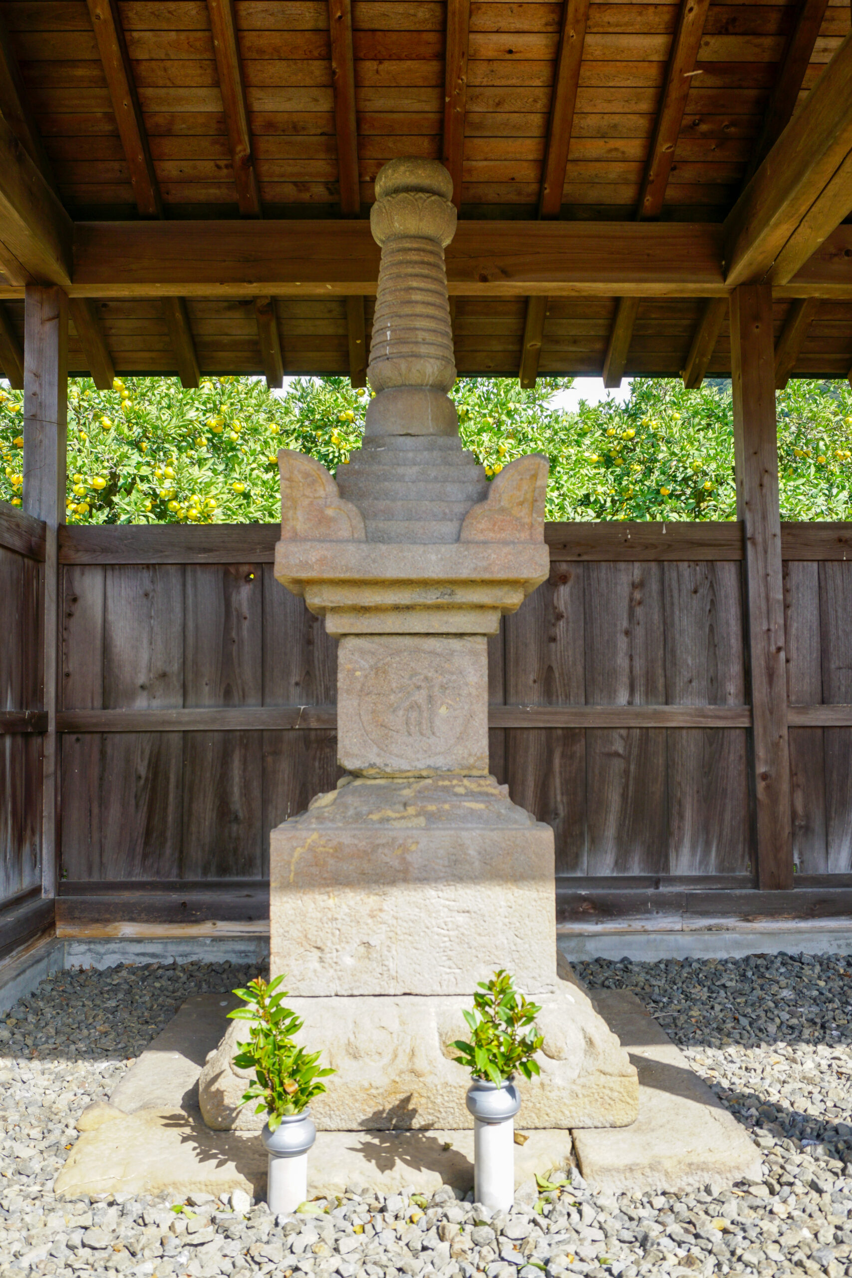 奥の宝塔及び宝篋印塔4