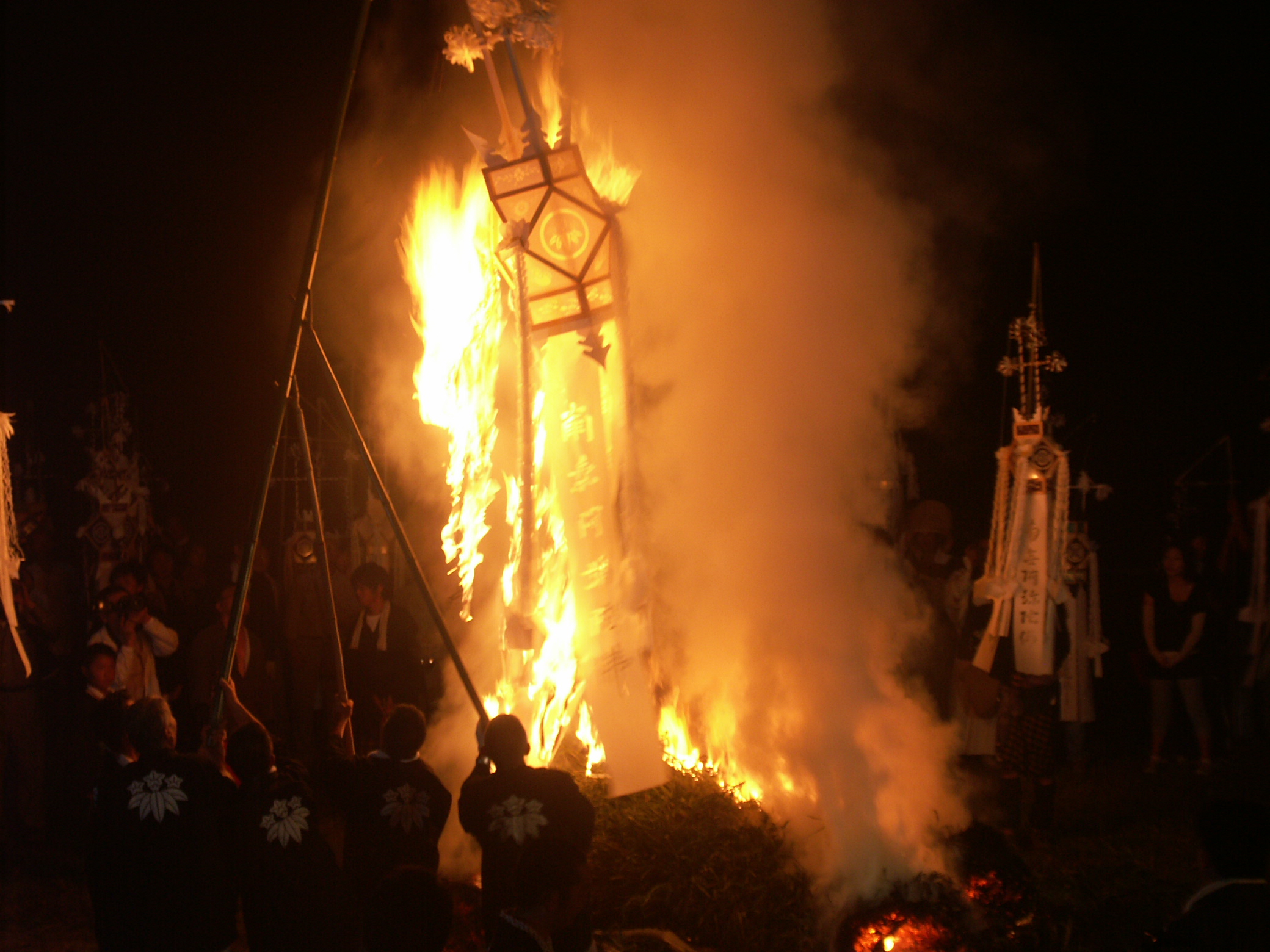 興国寺の燈籠焼