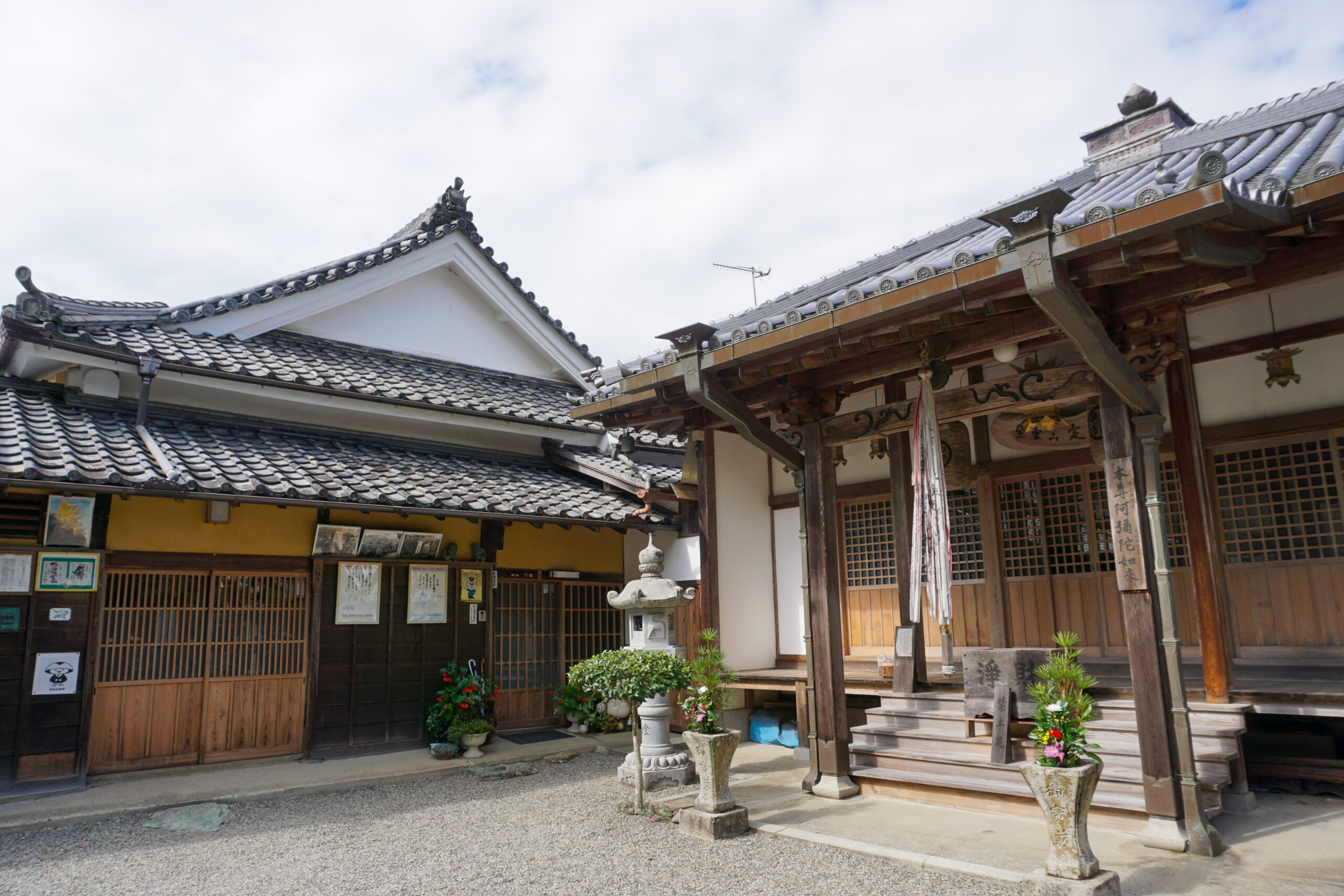 定福寺境内（高野参詣道 黒河道）