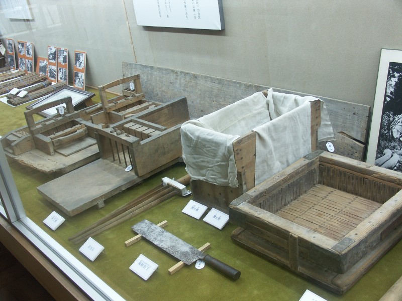 葛城山の凍豆腐製造用具