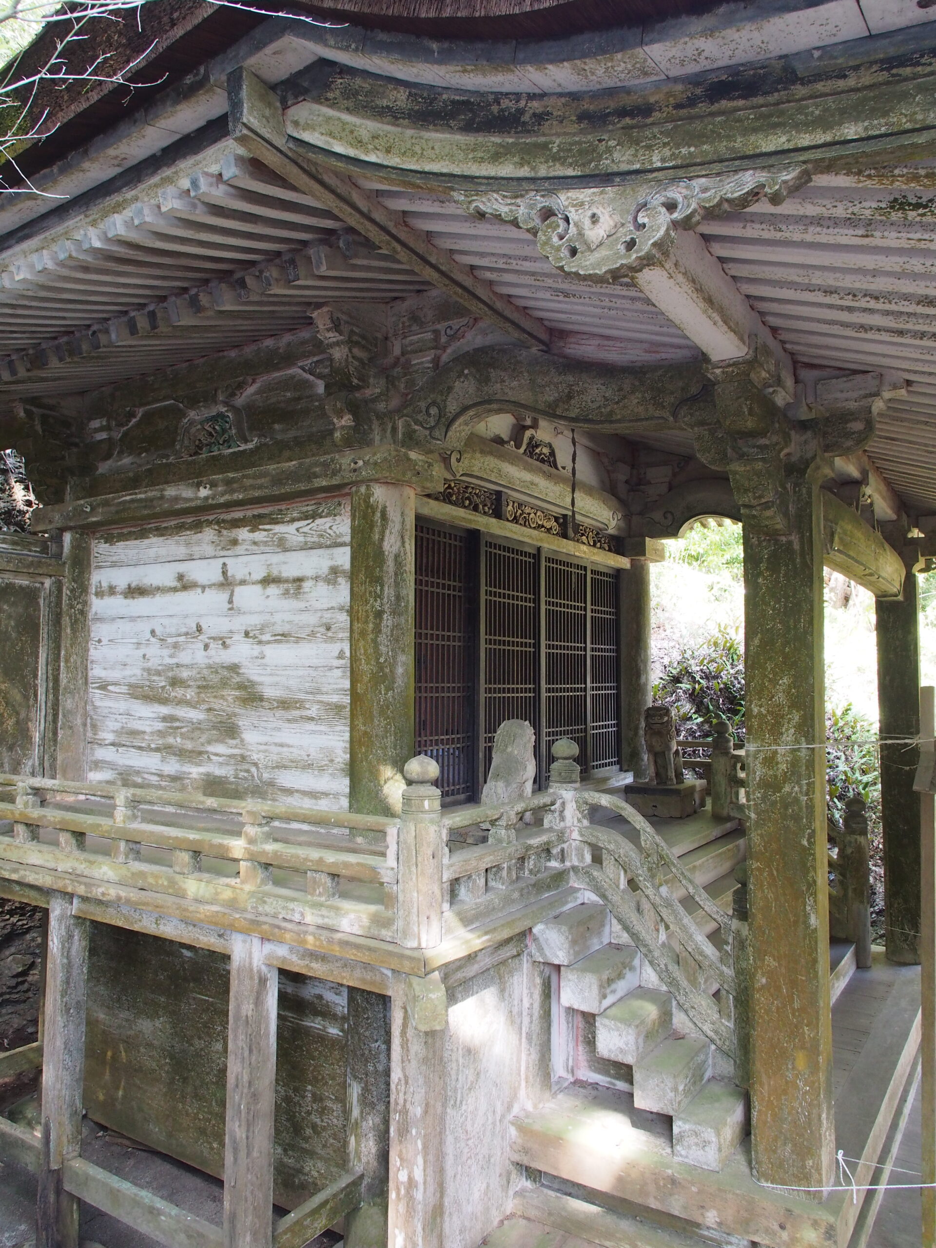 白岩丹生神社本殿1